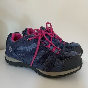 Columbia girls hiking shoes size 2